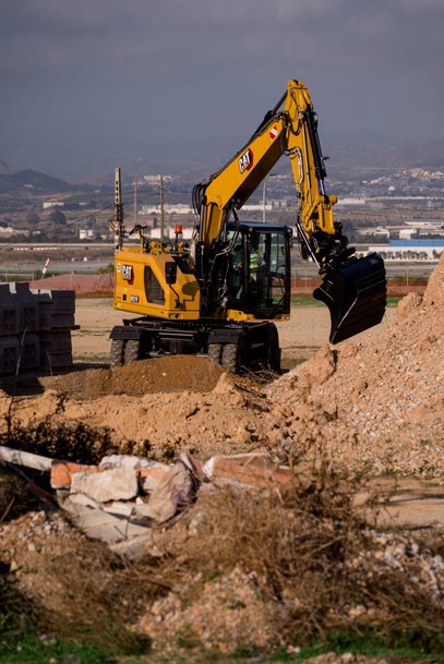 NEW CAT M319 WHEELED EXCAVATOR DELIVERS HIGH PERFORMANCE WITH A COMPACT FRONT AND TAIL SWING DESIGN